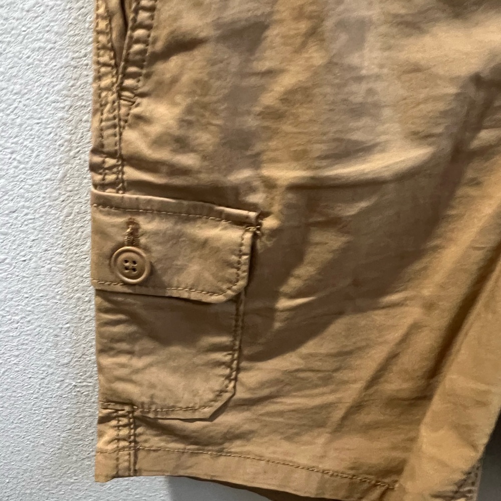 Gap kids tan hybrid cargo shorts with washwell size small 6-7. - Picture 4 of 8